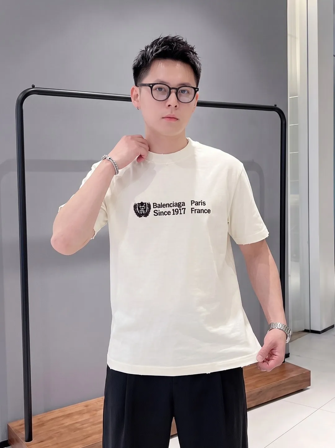 P100✨🔥 [BALENCIAGA] 2026FW short-sleeved T-shirt Premium 26s double yarn 300g fabric embroidery fraying process Color: Black White Green Size: S M L XL 2XL